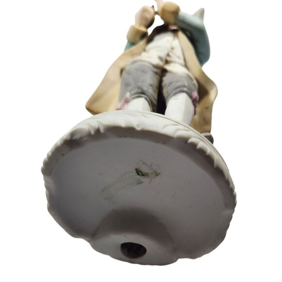 Vtg Porcelain Figurine Colonial Man Holding Dove 8" bird peace hat - Picture 3 of 4